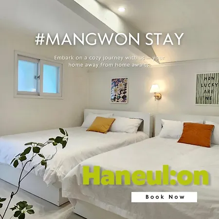 1-Minute From Mangwon Market, Cozy Accommodation With 3 Queen Beds, Near Hangang Park